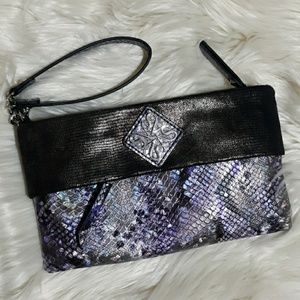 SIMPLY VERA Wrist Purse.